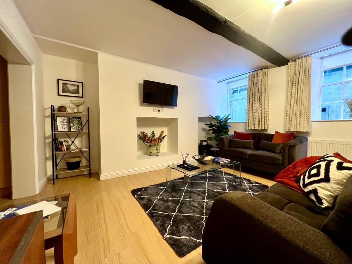 Superbly Located 2 Bedroom Luxury Apartment Bath Exterior photo